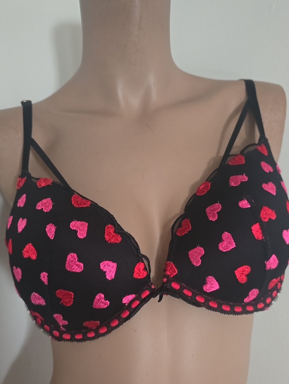 Victoria's Secret Dream Angels Red Black Push-Up Bra Heart Embroidery Size 36B